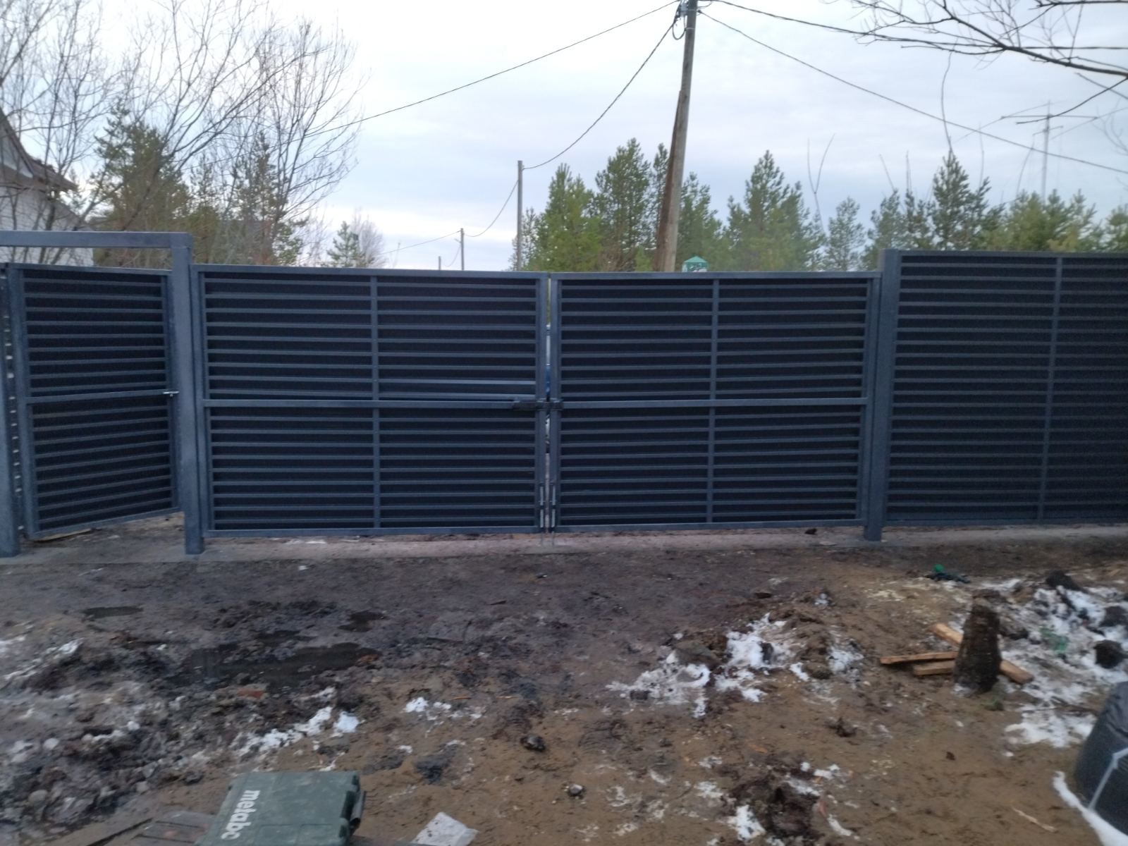 забор на ленточном фундаменте в Архангельске